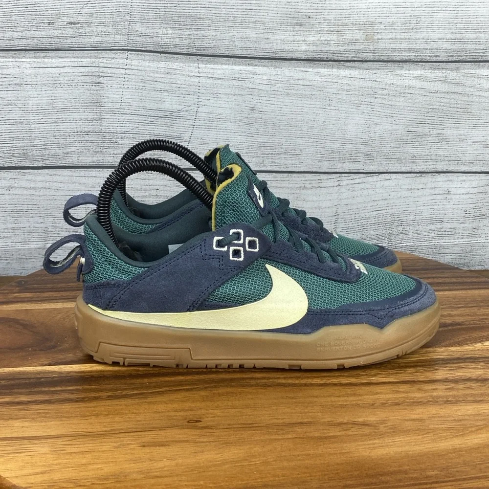Nike SB Day One Blue Green Gum Light Brown Alabaster Shoe FN4210-401 Youth 3.5